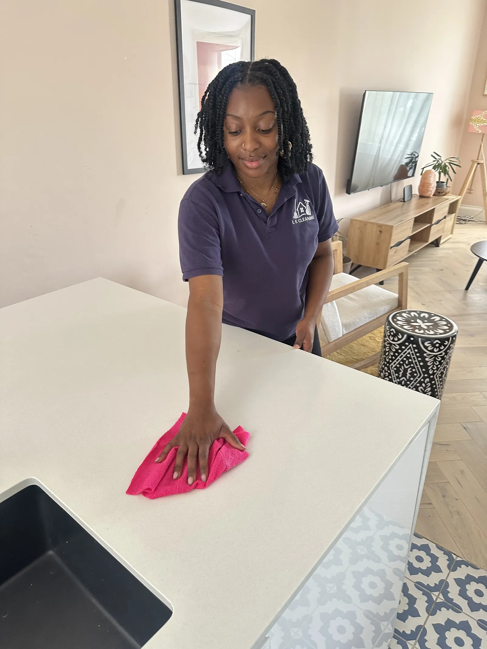 L E Cleaning professional deep cleaner in London